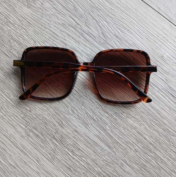 🤯2/$15 Tortoise Shell Square Sunglasses - Picture 4 of 7